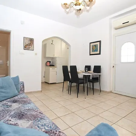 Apartment Ferienwohnung Fuer 4 Personen Ca 36 Qm In Pula, Istrien Istrische Riviera *