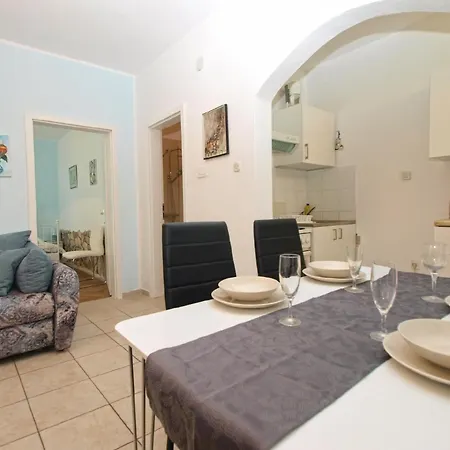 Apartment Ferienwohnung Fuer 4 Personen Ca 36 Qm In Pula, Istrien Istrische Riviera Pula